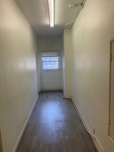 More Photos Of 872 Huntley Dr, West Hollywood General Retail For Lease