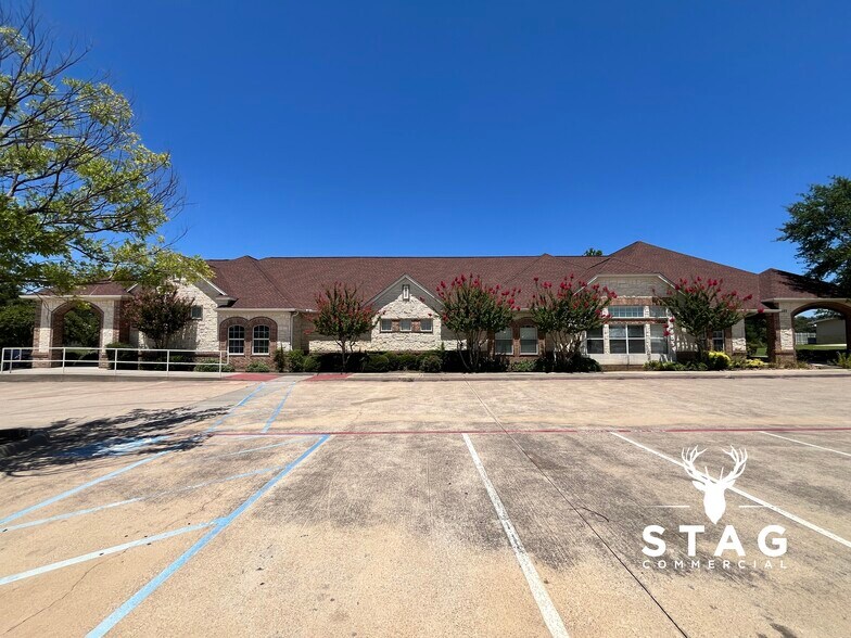 More Photos Of 3327 Colorado Blvd, Denton Medical For Lease