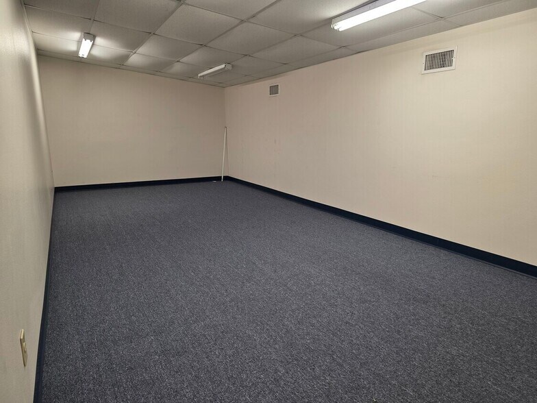 More Photos Of 912 15th St, Huntsville Office For Lease