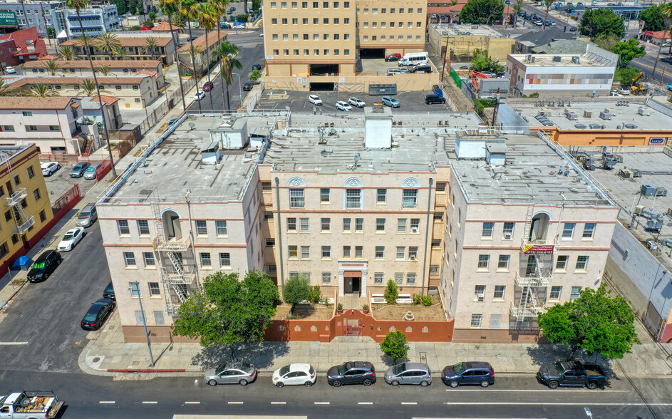 Primary Photo Of 2121 W 11th St, Los Angeles Apartments For Sale