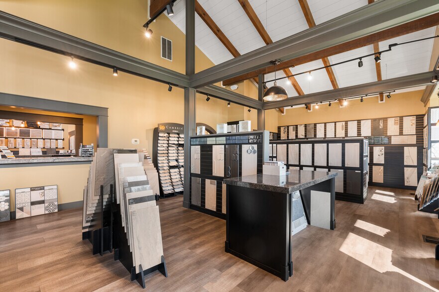 More Photos Of 807 S Auburn St, Grass Valley Showroom For Sale