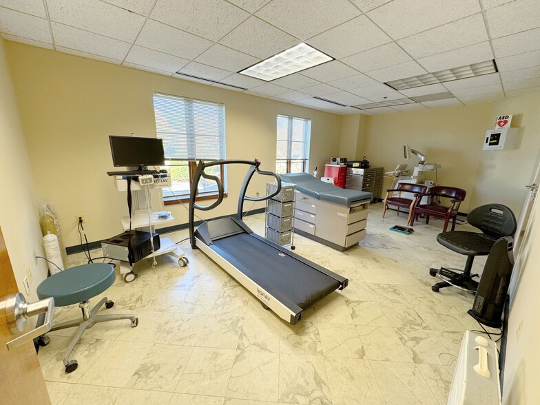 More Photos Of 8609 Sudley Rd, Manassas Medical For Sale