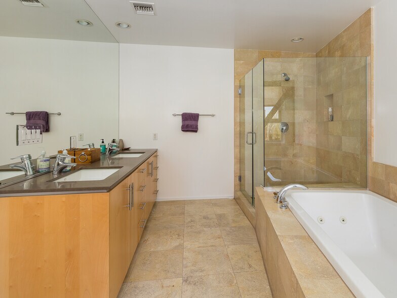 More Photos Of 2100 Abbot Kinney Blvd, Venice Office For Lease