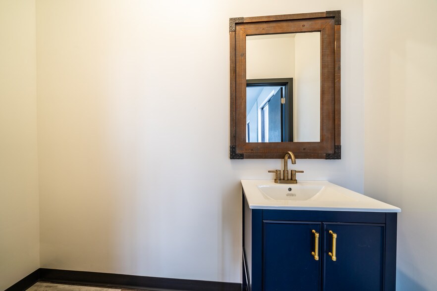 More Photos Of 1809 E Douglas Ave, Wichita Storefront Retail Office For Lease