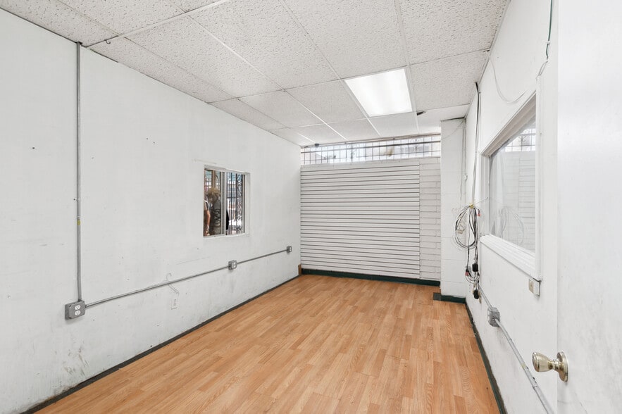 More Photos Of 2622 S Grand Ave, Los Angeles Warehouse For Sale