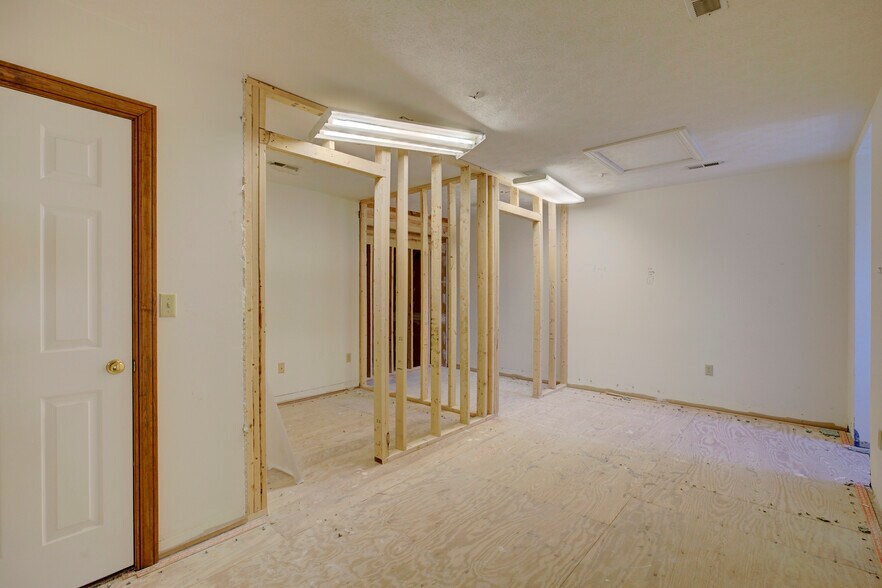 More Photos Of 7188-7196 Chapman Dr, Hayes Office For Sale