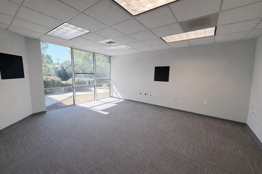 More Photos Of 100 W Guilford St, Thomasville Office For Lease