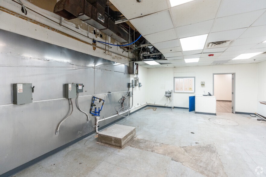 More Photos Of 3211 Bramer Dr, Raleigh Showroom For Sale