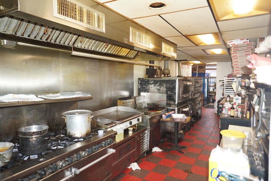 More Photos Of 540-534 Pawling Ave, Troy Freestanding For Lease