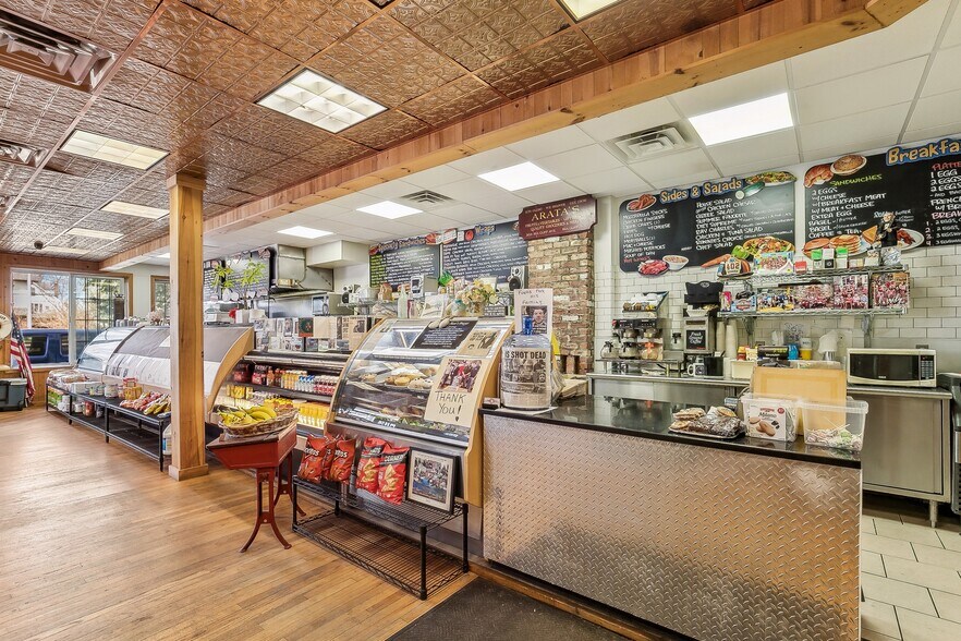 More Photos Of 303 Sea Cliff Ave, Sea Cliff Restaurant For Lease