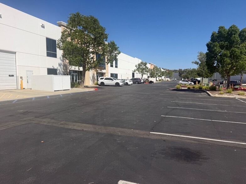 More Photos Of 28827-28887 W Industry Dr, Valencia Warehouse For Lease