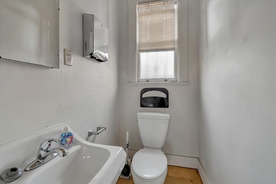 More Photos Of 1156-1158 Geneva Ave, San Francisco Flex For Sale