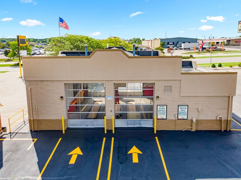 More Photos Of 8718 W Brown Deer Rd, Milwaukee Service Station For Sale