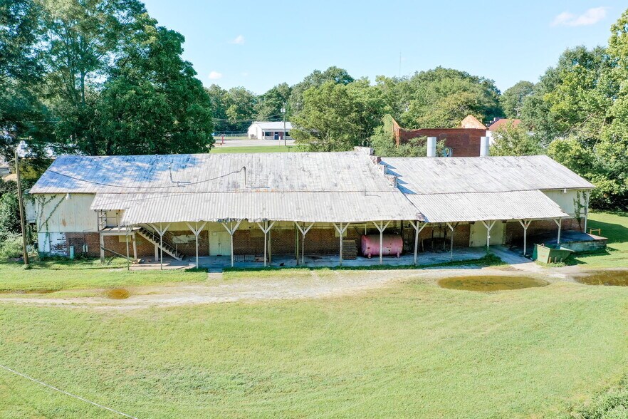 More Photos Of 208 Carolina Dr, Liberty Warehouse For Sale