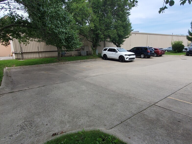 More Photos Of 30 Professional Ct, Lafayette Office For Sale