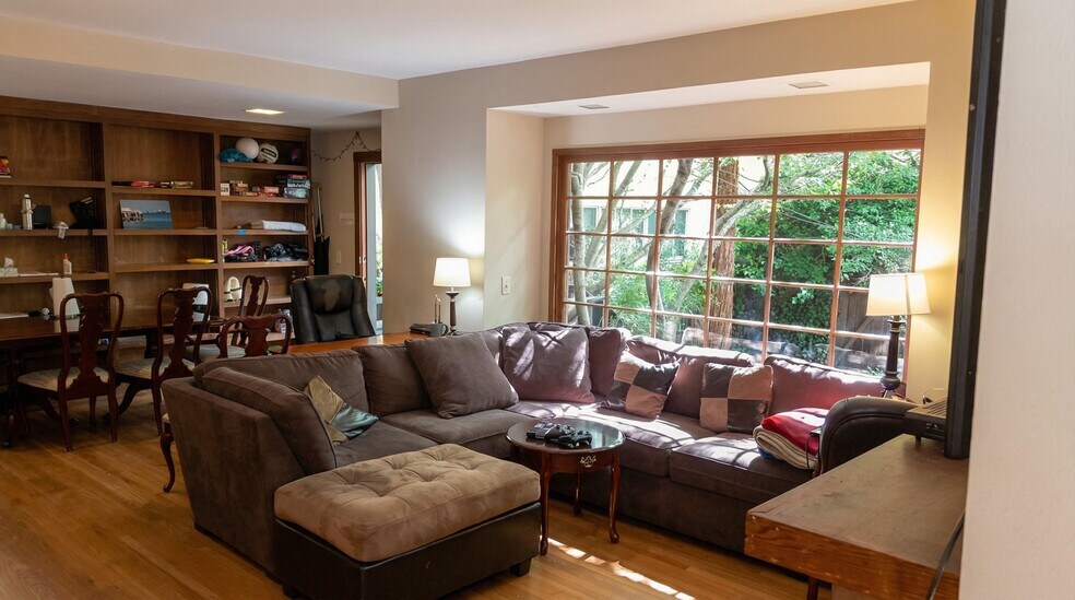 More Photos Of 2633 Regent St, Berkeley Dormitory For Sale