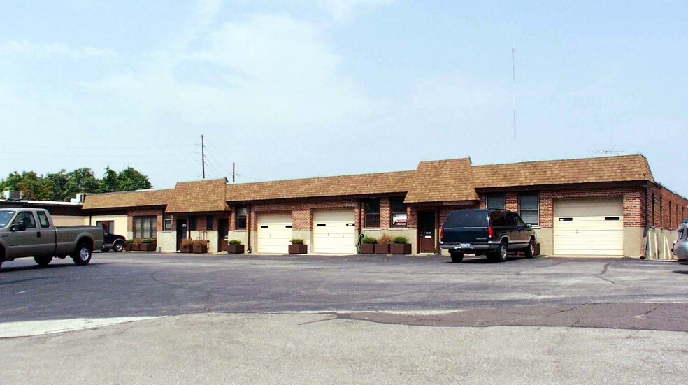 More Photos Of 3047 Bartold Ave, Maplewood Warehouse For Lease