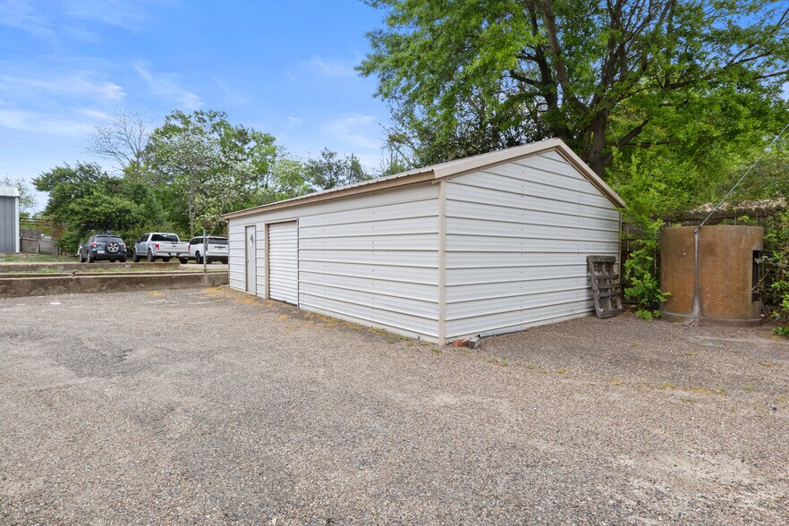 More Photos Of 1202 N Jefferson Ave, Mount Pleasant Specialty For Sale