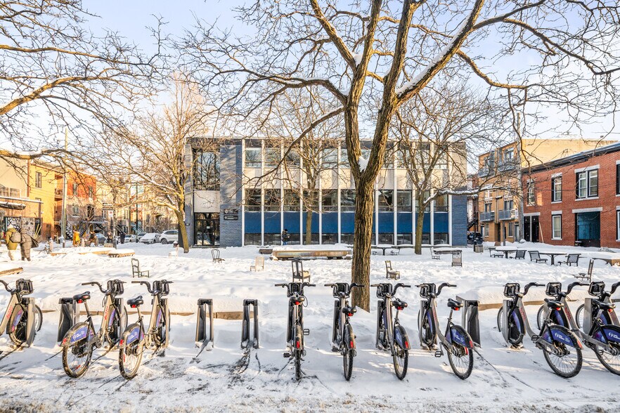 More Photos Of 880 Rue Roy E, Montréal Office For Lease