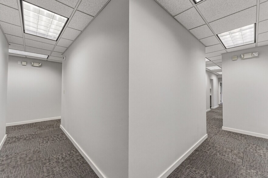 More Photos Of 2641 Oakstone Dr, Columbus Office For Lease