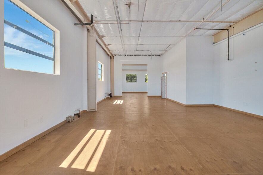 More Photos Of 203-205 W Central Ave, Lompoc Loft Creative Space For Sale