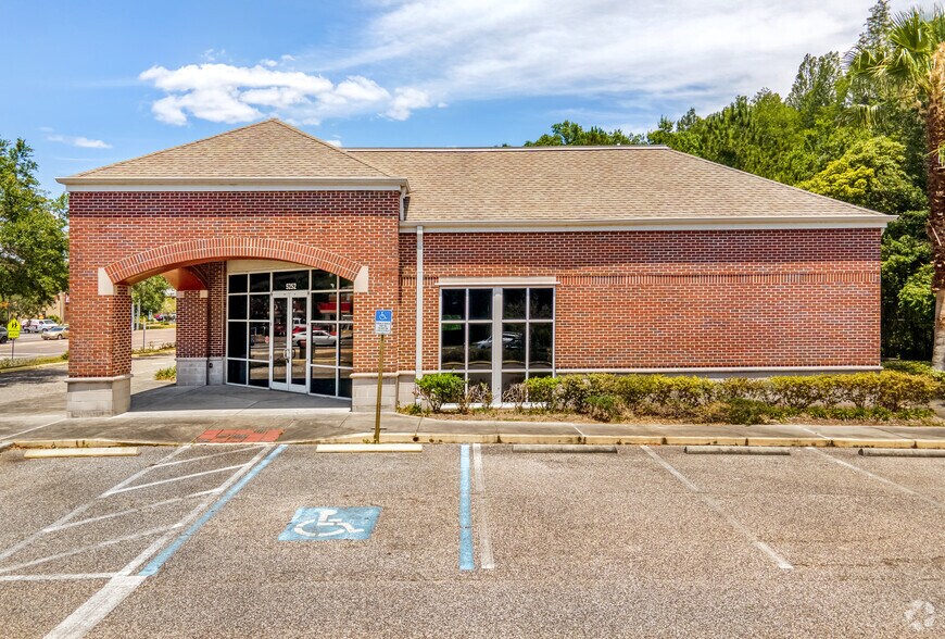 More Photos Of 5252 Ehrlich Rd, Tampa Bank For Lease