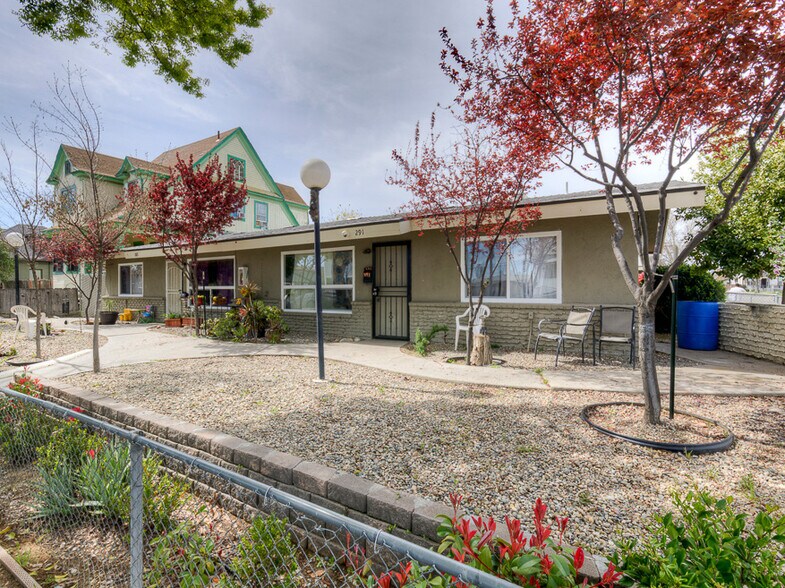 Primary Photo Of 289 N Calaveras St, Fresno Apartments For Sale