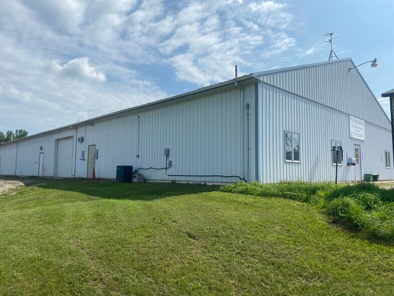 More Photos Of 1550 Wentzel St, Rochester Manufacturing For Sale