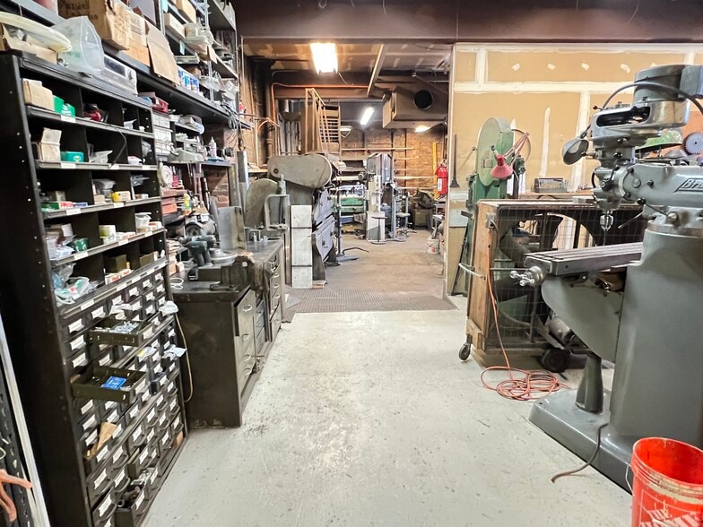 More Photos Of 1438-1442 Light St, Baltimore Showroom For Sale