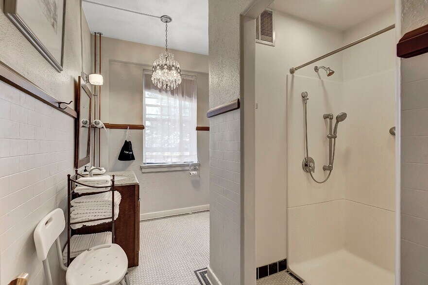 More Photos Of 2245 Head Ln, Helena Hotel For Sale