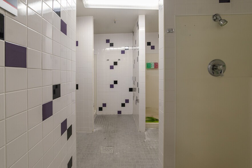 More Photos Of 450 State Route 34, Old Bridge Light Distribution For Sale