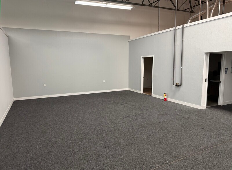 More Photos Of 20 N East St, Woodland Industrial For Lease
