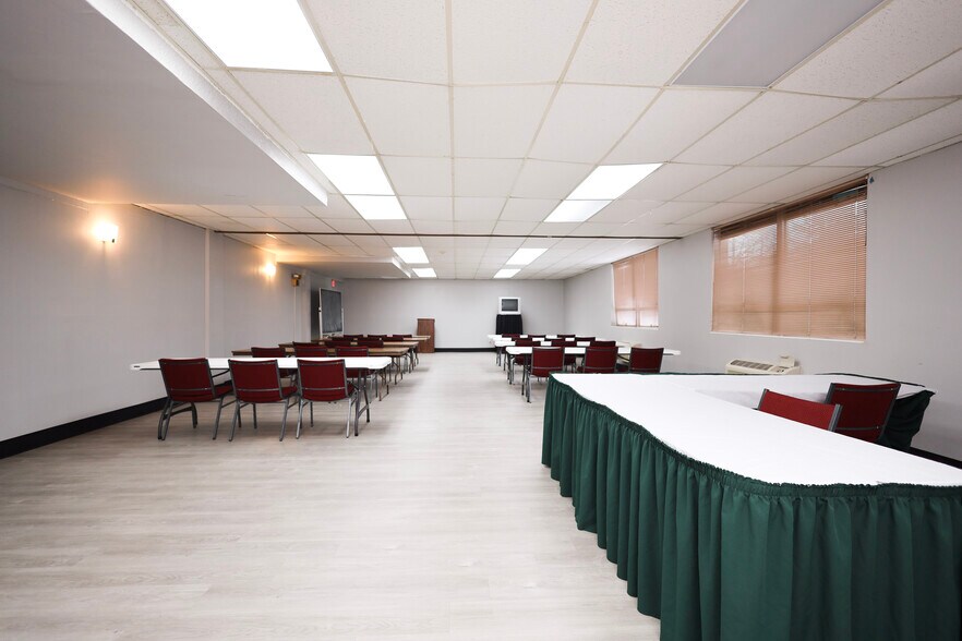 More Photos Of 14043 Brookpark Rd, Brook Park Hotel For Sale