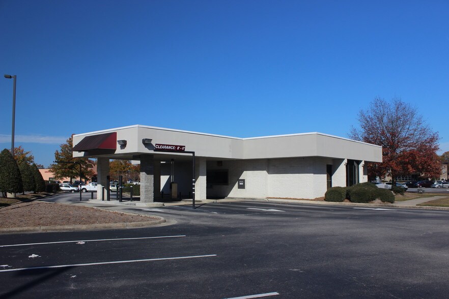 More Photos Of 700 E Arlington Blvd, Greenville General Retail For Lease
