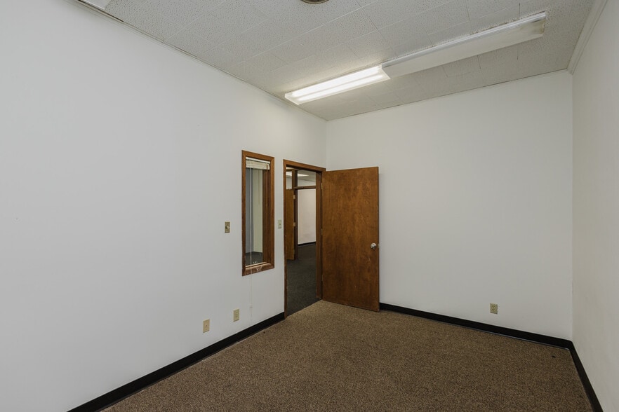 More Photos Of 722 N Main St, Newton Office For Sale