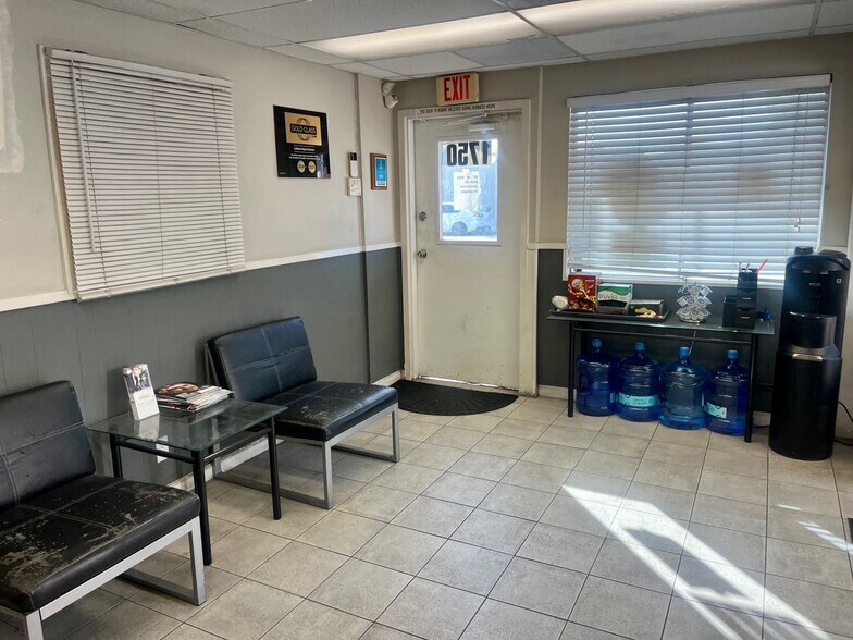 More Photos Of 1750 Daisy Ave, Long Beach Auto Repair For Lease