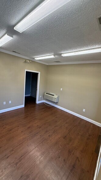 More Photos Of 208 Gann Blvd, Tuscumbia Warehouse For Lease