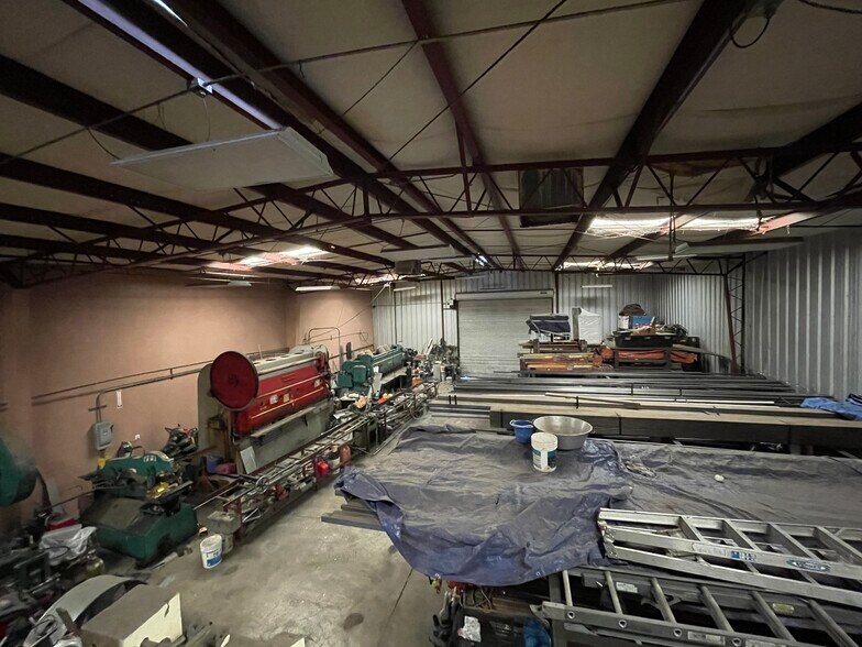 More Photos Of 1135 W Columbus St, Bakersfield Manufacturing For Sale