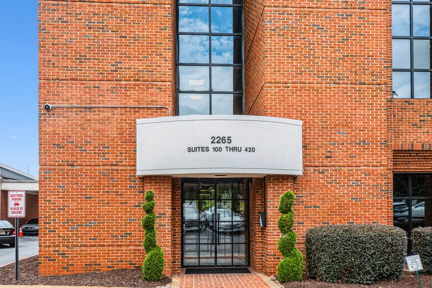 More Photos Of 2265 Roswell Rd, Marietta Medical For Lease