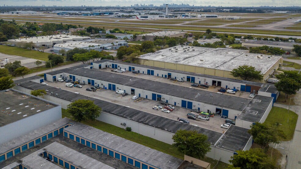 More Photos Of 15900-15998 NW 48th Ave, Miami Gardens Warehouse For Lease