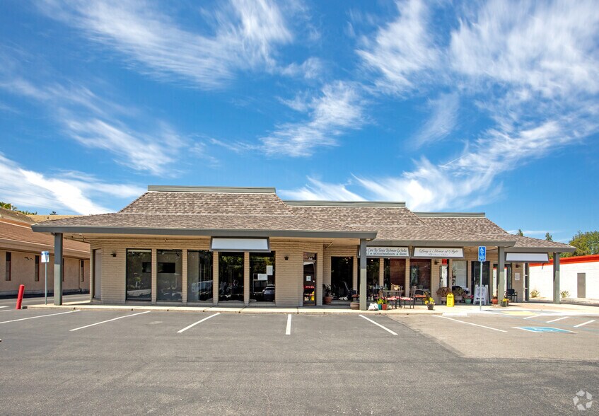 More Photos Of 12333 Saratoga Sunnyvale Rd, Saratoga Storefront Retail Office For Lease