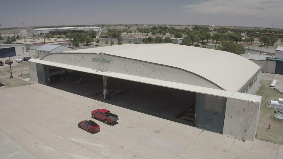 More Photos Of 212 Davis Dr, Lubbock Airplane Hangar For Lease