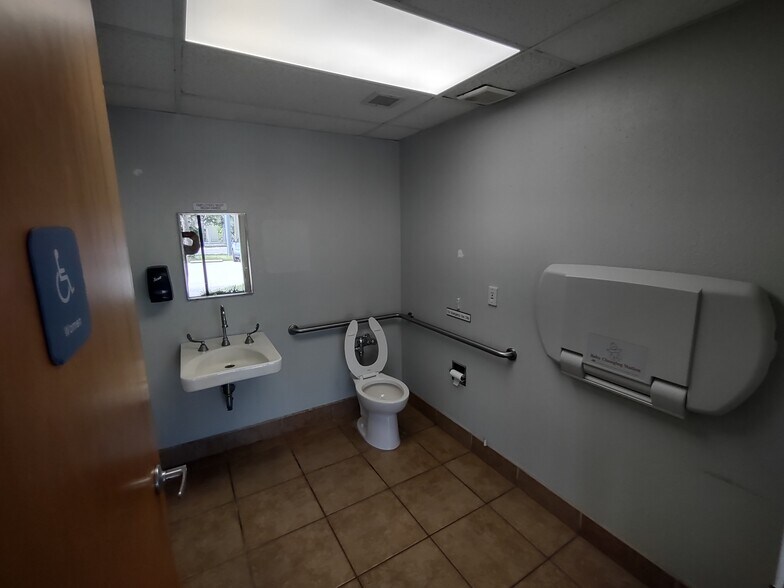 More Photos Of 3140 34th St N, Saint Petersburg Freestanding For Lease