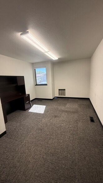 More Photos Of 985 N 1st St, Hermiston Office For Lease