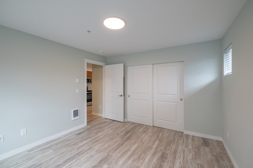 More Photos Of 13001 S Crompton's Ln, Molalla Apartments For Sale