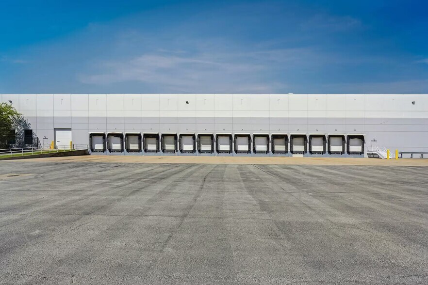 More Photos Of 2301 Ellis Ct, New Lenox Distribution For Lease