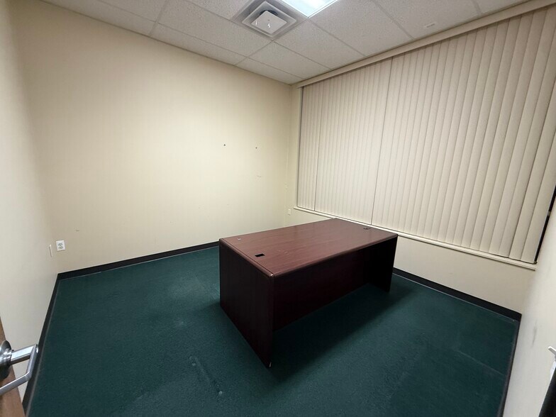 More Photos Of 43970-44002 Gratiot Ave, Clinton Township Unknown For Lease