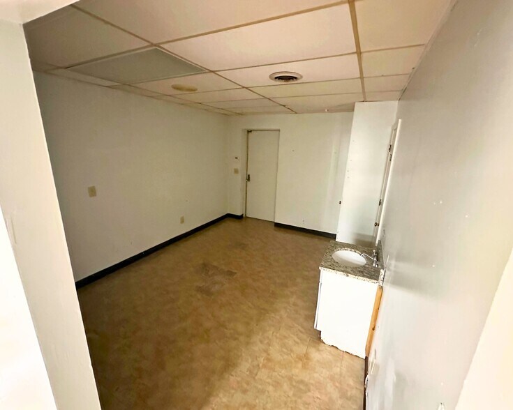 More Photos Of 110 N Fourth St, Spring Lake Light Manufacturing For Lease