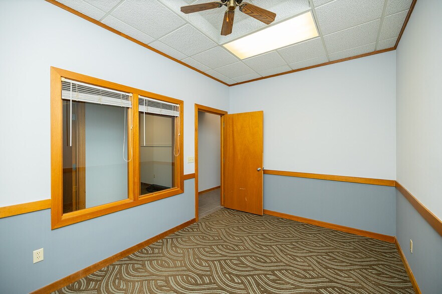 More Photos Of 1020 N Main St, Wichita Medical For Sale