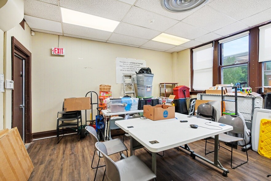 More Photos Of 1002 Monmouth St, Newport Office Residential For Sale